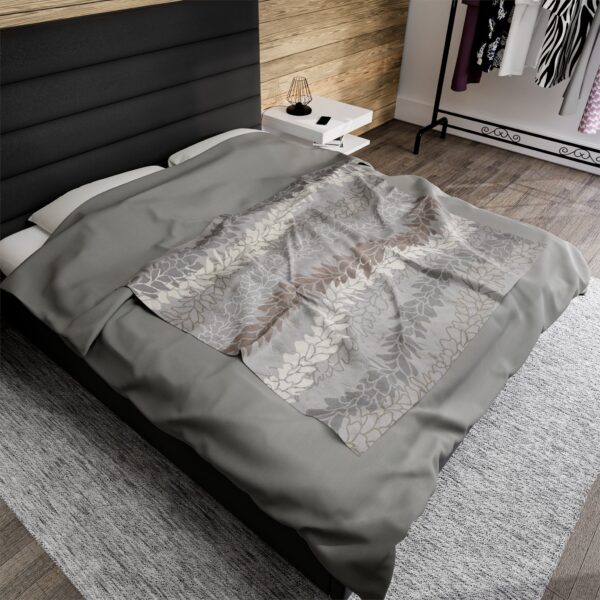 Velveteen Blanket- White Ginger Kisses (Gray)