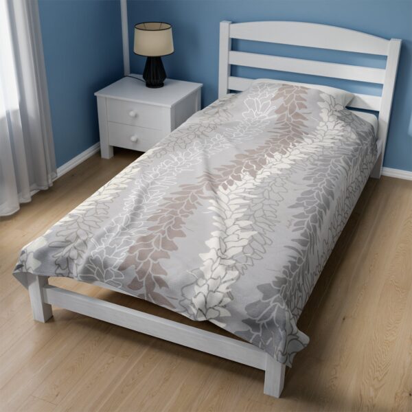 Velveteen Blanket- White Ginger Kisses (Gray)